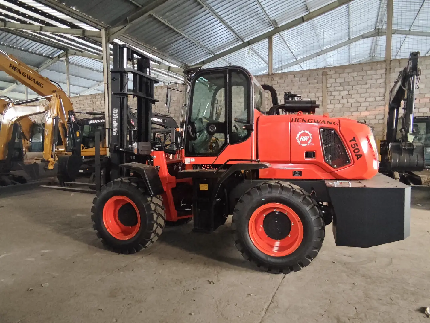 T50A 5-ton off-road forklift arrives at JetsMeta Indonesia warehouse